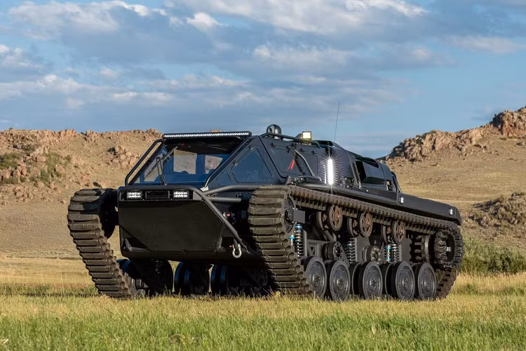 Được sản xuất bởi công ty Mỹ Howe &amp; Howe, giá xe Ripsaw EV3-F4 có mức khởi điểm 500.000 USD (hơn 1,1 tỷ đồng) và có thể được trang bị một số loại vũ khí chiến thuật. Tuy vậy, chiếc xe bọc thép này đang được rao bán không có hệ thống vũ trang.