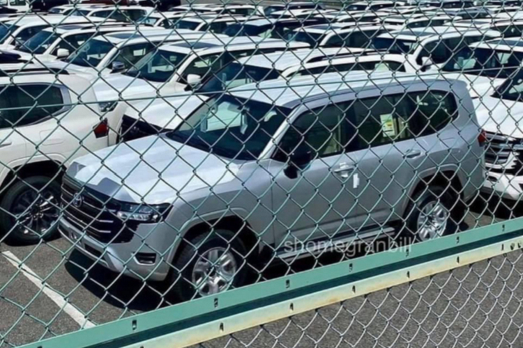 Theo nhân viên kinh doanh TMV, Toyota Land Cruiser thế hệ mới khả năng cao sẽ có giá bán giảm nhẹ so với Land Cruiser chính hãng đang phối hiện tại (4,030 tỷ đồng; V8 4.6L).