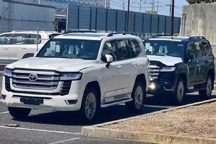Đã hơn 10 năm kể từ khi mẫu xe SUV Toyota Land Cruiser thế hệ hiện tại (200 Series) được bán ra, thông tin Land Cruiser thế hệ mới (300 Series) sẵn sàng được ra mắt đang nhận được rất nhiều sự quan tâm của cộng đồng người yêu xe quốc tế và cả Việt Nam.