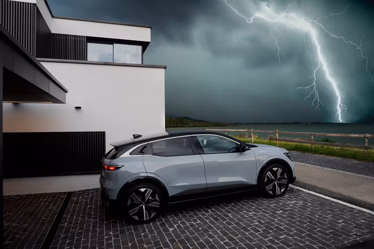 Giá xe Renault Mégane E-Tech chưa được công bố chính thức, nó sẽ được sản xuất tại nhà máy "ElectriCity" của Tập đoàn Renault ở miền Bắc nước Pháp. Mẫu xe dự kiến sẽ được bán ra ở thị trường ở châu Âu vào tháng 3/2022, với các đơn đặt hàng sẽ mở vào tháng/2022.