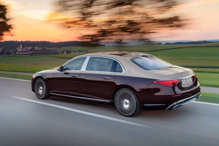 Bên cạnh đó là ghế trước có đủ tính năng sưởi, làm mát và mát-xa. Đặc biệt, mẫu xe này còn có ghế còn được bọc da Maybach Nappa dành riêng cho Mercedes-Maybach S-Class 2021. 