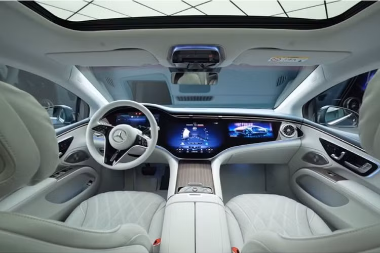 Nhà máy pin ở Băng Cốc là liên doanh giữa Mercedes-Benz AG với Nhà máy lắp ráp ô tô Thonburi (TAAP) và Hệ thống lưu trữ năng lượng Thonburi (TESM). Nó được mô phỏng theo nhà máy pin "mẹ" của Mercedes-Benz ở Kamez, Đức, và hiện cũng đang cung cấp pin điện áp cao cho các mẫy plug-in hybrid CKD tại Thái Lan, gồm C300e, E300e, GLC 300e, GLC Coupé 300e, và GLE 350de.