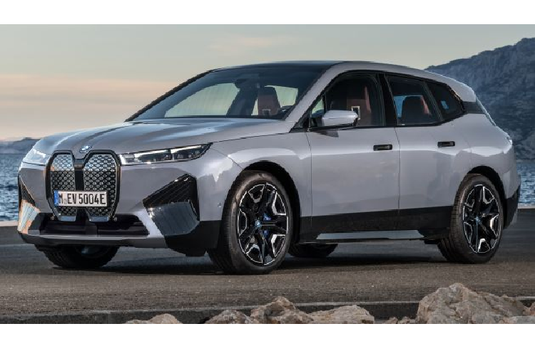 BMW Thái Lan cũng đang tặng kèm một số ưu đãi hấp dẫn cho những khách hàng tiên phong đặt mua iX bao gồm hộp cắm sạc tại nhà miễn phí lắp đặt, một năm bảo hiểm BMW Protect miễn phí và bảo hành bốn năm không giới hạn số km.