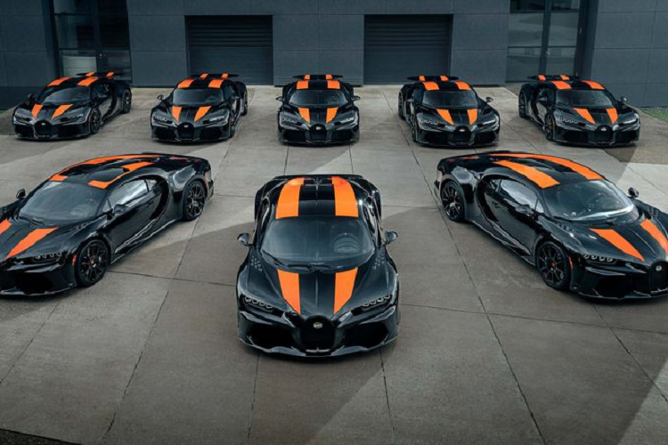 Bugatti đã dành hẳn 24 tháng để tinh chỉnh và hoàn thiện Chiron Super Sport 300+, hiện tại, đã có 8 chiếc Bugatti Chiron Super Sport 300+ lăn bánh khỏi dây chuyền sản xuất và sẵn sàng giao tới tay khách hàng.