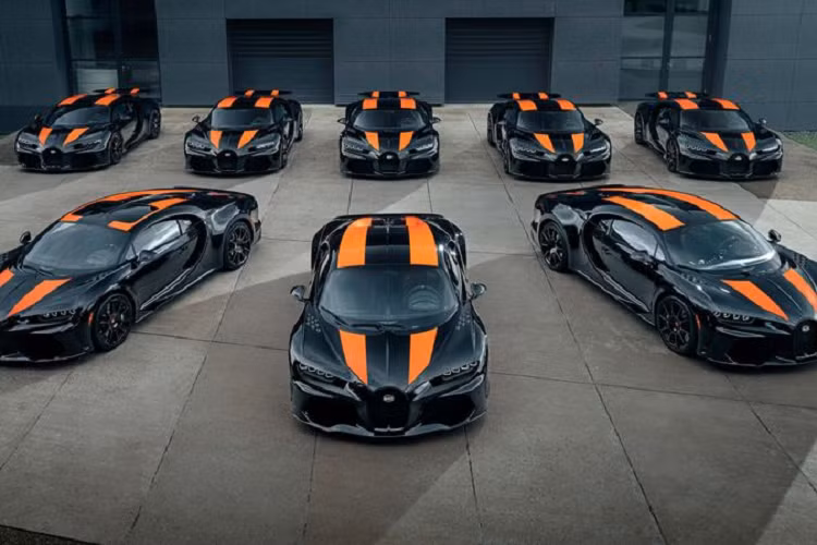 Bugatti đã dành hẳn 24 tháng để tinh chỉnh và hoàn thiện Chiron Super Sport 300+, hiện tại, đã có 8 chiếc Bugatti Chiron Super Sport 300+ lăn bánh khỏi dây chuyền sản xuất và sẵn sàng giao tới tay khách hàng.