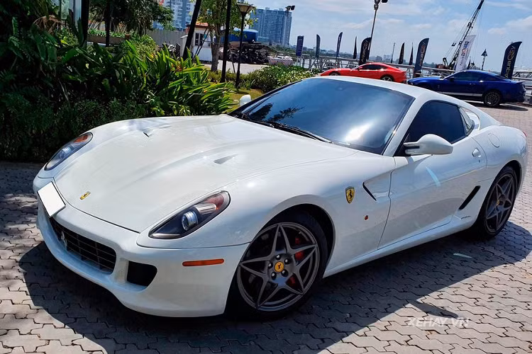 Theo anh Phạm Minh - Trưởng đoàn hành trình VietRally cho biết, những mẫu xe tham dự chuyến hành trình đầu tiên gồm các siêu xe và xe thể thao như Pagani Huayra, Lamborghini Aventador, Lamborghini Huracan, Ferrari F12 berlinetta, Ferrari 458 Speciale, McLaren 720s, Aston Martin Vanquish, Audi R8, BMW i8,...