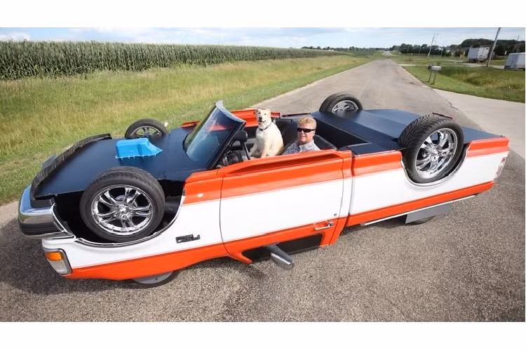 Bán tải lộn ngược: Một người đàn ông từng mạnh dạn thực hiện ý tưởng độc đáo là độ toàn bộ phần vỏ xe và trang bị thêm 4 bánh để mang lại cảm giác như chiếc bản tải bị lật ngược. Chủ xe đã mất 6 tháng và khoảng 6.000 USD để độ chiếc xe độc đáo này. Khen chưa thấy đâu, chỉ thấy người qua đường nghi ngờ về độ an toàn của chiếc xe này.