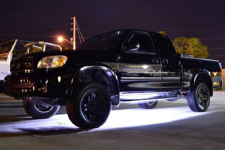 Độ đèn LED gầm bán tải: Hệ thống đèn LED đặt dưới gầm xe giúp chiếc xe trở nên nổi bật nhưng nó sẽ khiến những phương tiện khác khó chịu. Theo ô tô 360, đây có thể là hành vi vi phạm Luật tại một số quốc gia.