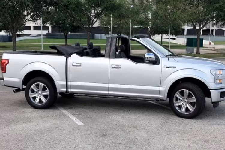 Bán tải mui trần: Điểm hấp dẫn nhất trên xe bán tải chính là ngoại hình mạnh mẽ, nam tính. Vậy mà chủ nhân của chiếc xe này đã cắt bỏ toàn bộ phần trần xe với mong muốn tạo ra chiếc bán tải mui trần độc đáo. Một ý tưởng không tồi nhưng không ai có thể mê được khi nhìn vào thành quả.