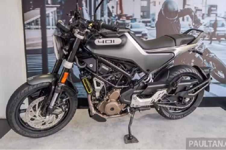 Về trọng lượng, chiếc Svartpilen 401 nặng khoảng 152 kg, trong khi chiếc Vitpilen nặng 151 kg. Cả hai xe đều có chiều cao yên 835 mm, sở hữu hệ thống chiếu sáng LED và đồng hồ kỹ thuật số.