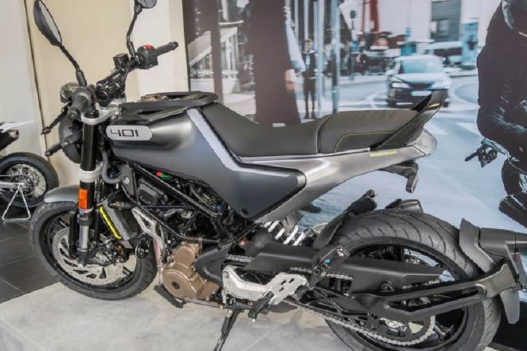 Theo các thông tin đã đăng tải trước đó, bộ đôi xe Husqvarna Svartpilen và Vitpilen thừa hưởng khung sườn, hệ thống treo và động cơ của người anh em KTM Duke. Vì vậy, bộ đôi xe Svartpilen 401 và Vitpilen 401 đều có khung sườn ống thép dạng lưới mắt cáo. Cung cấp sức mạnh cho xe là động cơ xylanh đơn dung tích 44 mã lực và mômen xoắn 37 Nm.