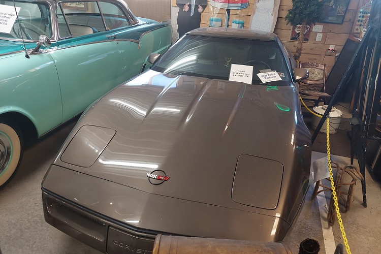 Ba trong số những mẫu xe Chevrolet được ưa chuộng nhất trong thập niên 1950 tại Mỹ cũng góp mặt tại đây, bao gồm một chiếc Business Coupe 1950, một chiếc Stylemaster 1950 và hai chiếc Bel Air 1957. Vào thời điểm đó, khi mà những chiếc xe cơ bắp chưa xuất hiện, đây là ba trong số những mẫu xe hơi Mỹ tốt nhất mà bất cứ ai cũng mong muốn được sở hữu.