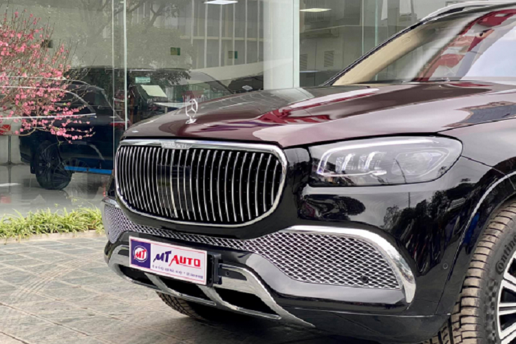 Ngoại thất trên chiếc SUV siêu sang Mercedes-Maybach GLS 600 có hai màu cũng không còn xa lạ, trên thế giới Bentley Bentayga, Range Rover SVAutobiography, Rolls-Royce Cullinan đều đã có tuỳ chọn này bên cạnh các màu tiêu chuẩn. Hai màu ngoại thất giúp chủ xe thể hiện được cá tính, gu thẩm mỹ và tăng tính độc đáo của chiếc xe.