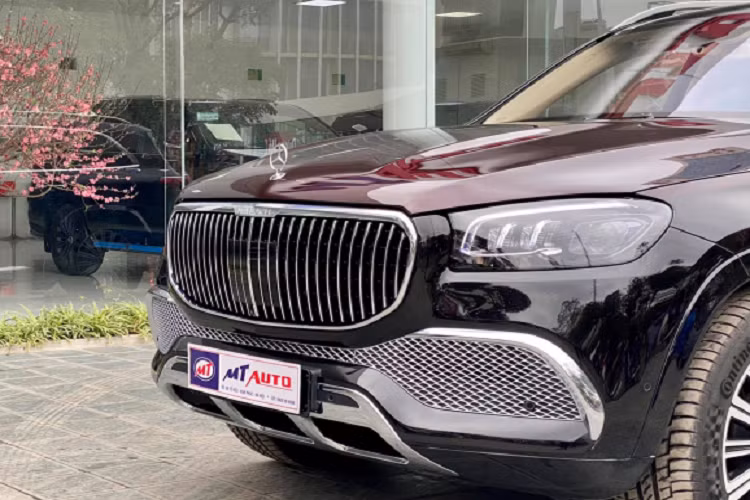Ngoại thất trên chiếc SUV siêu sang Mercedes-Maybach GLS 600 có hai màu cũng không còn xa lạ, trên thế giới Bentley Bentayga, Range Rover SVAutobiography, Rolls-Royce Cullinan đều đã có tuỳ chọn này bên cạnh các màu tiêu chuẩn. Hai màu ngoại thất giúp chủ xe thể hiện được cá tính, gu thẩm mỹ và tăng tính độc đáo của chiếc xe.