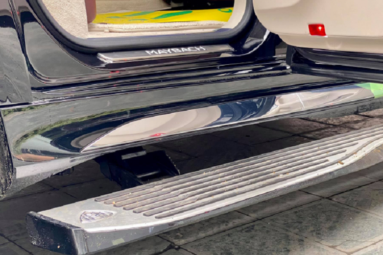 Về cơ bản, thông số kích thước, cấu hình động cơ, chỗ ngồi ở mẫu GLS 600 hai màu này không thay đổi so với những chiếc đầu tiên có một màu về Việt Nam. Xe có chiều dài 5.205 mm, cao 1.838 mm, trục cơ sở 3.135 mm. Hàng ghế sau là 2 ghế độc lập.