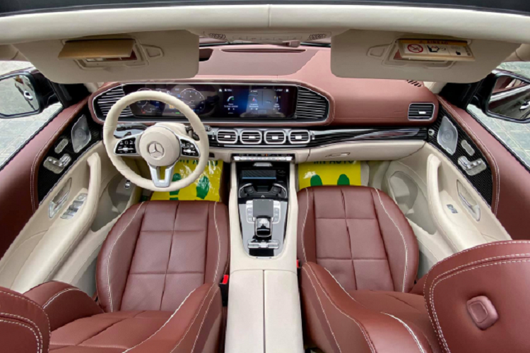 Động cơ tăng áp kép V8 cho công suất 550 mã lực từ 6.000-6.500 vòng/phút, mô-men xoắn 730 Nm từ 2.500-5.000 vòng/phút. Hộp số tự động 9 cấp kèm hệ dẫn động 4 bánh 4Matic. Động cơ này có tính năng ngắt xy-lanh chủ động, chỉ hoạt động 4 xy-lanh khi xe di chuyển trong dải vòng tua từ 800-3.200 vòng/phút nhằm tiết kiệm nhiên liệu.