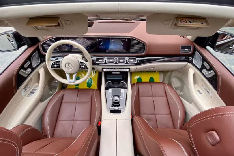 Động cơ tăng áp kép V8 cho công suất 550 mã lực từ 6.000-6.500 vòng/phút, mô-men xoắn 730 Nm từ 2.500-5.000 vòng/phút. Hộp số tự động 9 cấp kèm hệ dẫn động 4 bánh 4Matic. Động cơ này có tính năng ngắt xy-lanh chủ động, chỉ hoạt động 4 xy-lanh khi xe di chuyển trong dải vòng tua từ 800-3.200 vòng/phút nhằm tiết kiệm nhiên liệu.