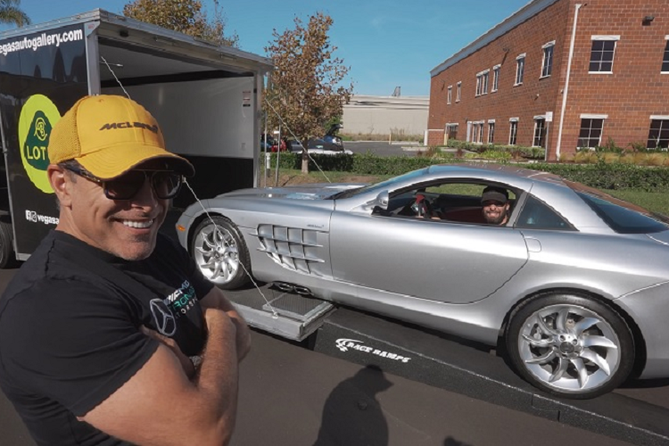 “Trùm bất động sản” đồng thời là YouTuber nổi tiếng Manny Khoshbin được biết đến là một tay chơi siêu xe thứ thiệt với bộ sưu tập dàn hypercars đình đám như “độc phẩm” Bugatti Chiron Hermes, Pagani Huayra hay McLaren Speedtail Hermes. Tuy nhiên, có một mẫu siêu xe giá cả “phải chăng” hơn mà Khoshbin đặc biệt yêu thích, đó là Mercedes-Benz SLR McLaren hàng hiếm.