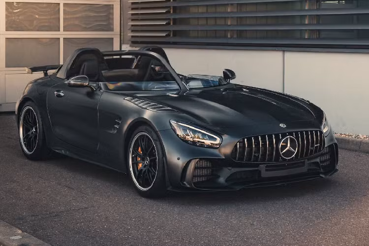 Mercedes-AMG GT R SpeedLegend giới hạn chỉ có 5 xe được sản xuất trên toàn cầu và đều đã có chủ. Giá bán không được tiết lộ nhưng chắc chắn sẽ không hề rẻ.