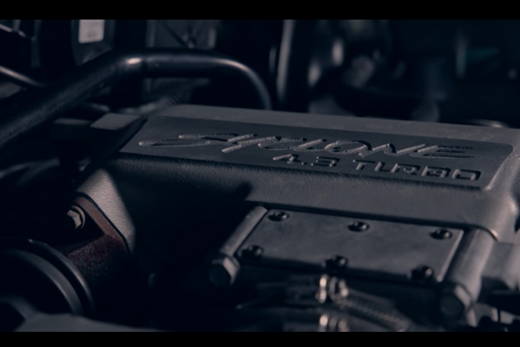 Cỗ máy do PAS tạo ra thật sự phi thường. Nó có trang bị một động cơ tăng áp V6 dung tích 4.3 lít, sản sinh công suất 280 mã lực và 475 Nm mô-men xoắn cực đại, phối hợp với một hệ dẫn động AWD lấy từ xe van Chevrolet Astro.