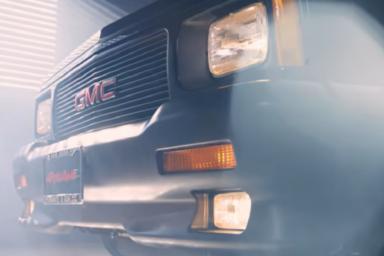 Kim Nielsen, một kỹ sư làm việc cho GM thời đó, thật sự muốn thấy chiếc xe trở thành hiện thực, nhưng GM nói với ông ấy rằng để phát triển một chiếc xe như vậy sẽ mất 7 năm và tiêu tốn 200 triệu USD.