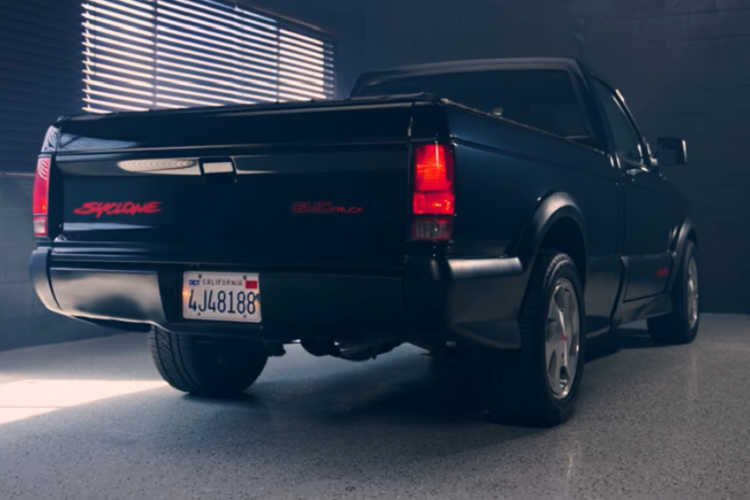 Công ty nào sản xuất ra mẫu xe tốt nhất sẽ nhận được hợp đồng phát triển, tiến hành thử nghiệm khí thải và độ bền, và rồi đưa chiếc xe vào dây chuyền sản xuất thật. PAS cuối cùng đã giành được hợp đồng.