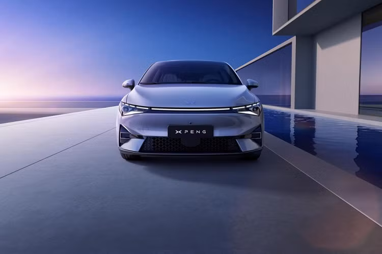 Các cảm biến là xương sống của hệ thống lái xe bán tự động XPILOT 3.5 mới, công nghệ đang được coi là “mạnh nhất” trong các mẫu xe sản xuất. Xpeng không đi vào chi tiết vào hiện tại, nhưng cho biết chức năng Navigation Guided Pilot của họ bây giờ sẽ có thể hoạt động trên đường thành phố chứ không chỉ đường cao tốc.