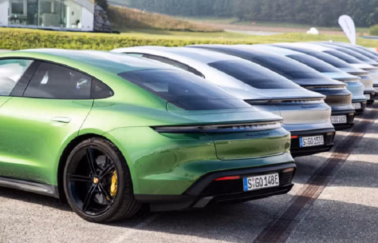 Trieu hoi Porsche Panamera va Taycan vi loi he thong treo