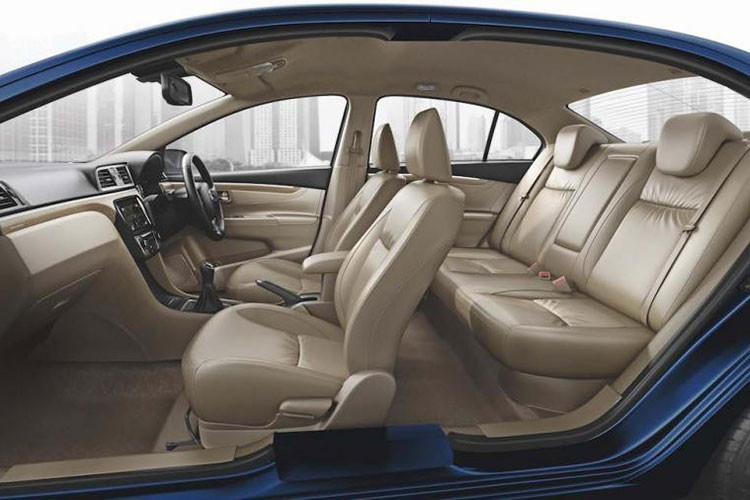 Hiện chưa có hình ảnh chụp nội thất bên trong mẫu xe thay thế Toyota Vios ở thị trường Ấn Độ. Tuy nhiên, sẽ không bất ngờ nếu xe có những trang bị giống với Suzuki Ciaz như màn hình thông tin giải trí dạng cảm ứng 7 inch, hỗ trợ cả Apple CarPlay lẫn Android Auto, màn hình đa thông tin 4,2 inch trong bảng đồng hồ, hệ thống kiểm soát hành trình, camera lùi, 2 túi khí trước, hệ thống chống bó cứng phanh ABS và phân bổ lực phanh điện tử EBD. 