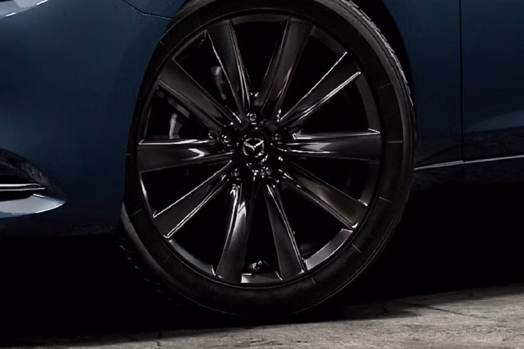 Xe được trang bị động cơ 2.5L tăng áp, công suất 228 mã lực tại 5.000 vòng/phút, mô-men xoắn cực đại 420 Nm tại 2.000 vòng/phút, kết hợp với hộp số tự động 6 cấp. Mức tiêu hao nhiên liệu trung bình của Mazda6 GT SP là 7,6 lít/100 km.