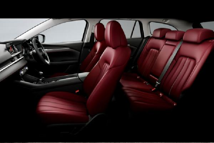 Động cơ này cùng được áp dụng trên biến thể Atenza cao cấp nhất. Trong khi các bản Sport và Touring được trang bị động cơ xăng SkyActiv-G 2.5L hút khí tự nhiên, công suất 188 mã lực tại 6.000 vòng/phút và mô-men xoắn 252 Nm tại 4.000 vòng/phút, hộp số tự động 6 cấp, mức tiêu thụ nhiên liệu trung bình là 7 lít/100 km.