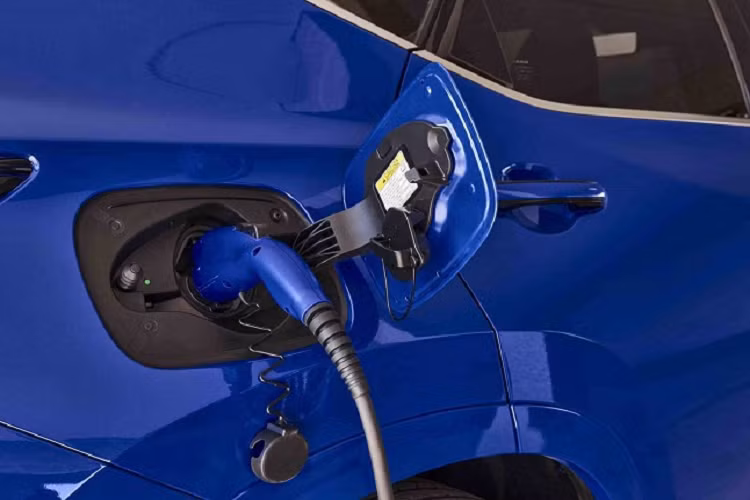 Lexus NX 2022 cũng có nhiều nâng cấp đáng chú ý ở bên trong, đáng chú ý nhất là công nghệ thông tin giải trí mới được gọi là Lexus Interface. Hệ thống này bao gồm màn hình thông tin giải trí 9.8 inch tiêu chuẩn và tùy chọn nâng cấp lên màn hình 14.0 inch.