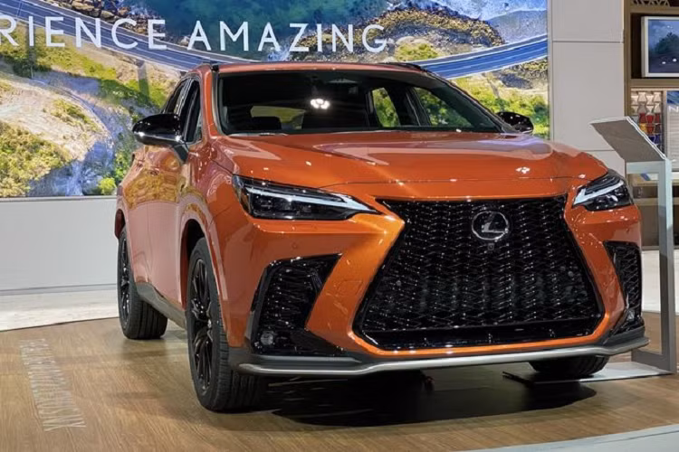 Về hiệu suất, khách hàng có thể lựa chọn giữa các phiên bản NX 250, NX 350, NX 350h và NX 450h+ plug-in hybrid. Trong số này, Lexus NX 450h+ là đáng quan tâm nhất nhưng đến giờ hãng vẫn chưa công bố chi tiết về biến thể này.