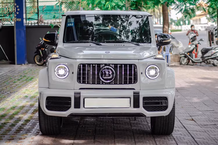 Tại Việt Nam, hiện tại có khoảng 2 chiếc Suzuki Jimny được đưa về nước theo dạng xe nhập tư, nhập Châu Âu. Được biết, mỗi chiếc Suzuki Jimny có giá lăn bánh hơn 1,5 tỷ đồng.