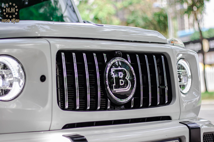 Chiếc Suzuki Jimmy độ Brabus mới được đưa về đại lý Campuchia là một ví dụ. Mẫu xe này được độ sẵn bodykits theo phong cách G63 AMG. Theo đó, toàn bộ cản trước và sau đã được thay thế.