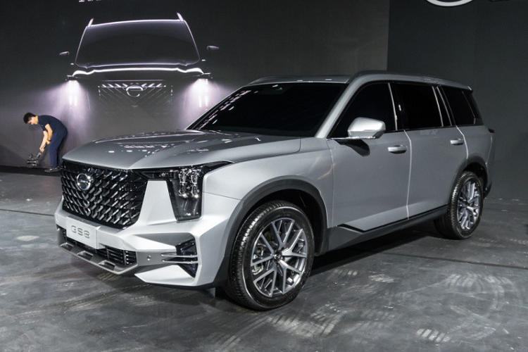 Vào hồi cuối tháng 7 năm nay, hãng GAC của Trung Quốc đã tung ra thế hệ thứ hai của mẫu xe Trumpchi GS8 tại thị trường nội địa. Sau hơn 2 tháng, mẫu SUV cỡ lớn này mới được công bố giá bán tại thị trường Trung Quốc. Theo đó, GAC Trumpchi GS8 2022 mới có tổng cộng 5 phiên bản với giá dao động từ 188.800 - 246.800 Nhân dân tệ (khoảng 661 - 864 triệu đồng).