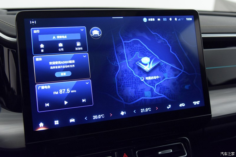 Bên trong GAC Trumpchi GS8 2022 là không gian nội thất rộng rãi nhờ chiều dài cơ sở lớn. Khi mua xe, khách hàng Trung Quốc có thể chọn phiên bản 5 chỗ, 6 chỗ hoặc 7 chỗ.