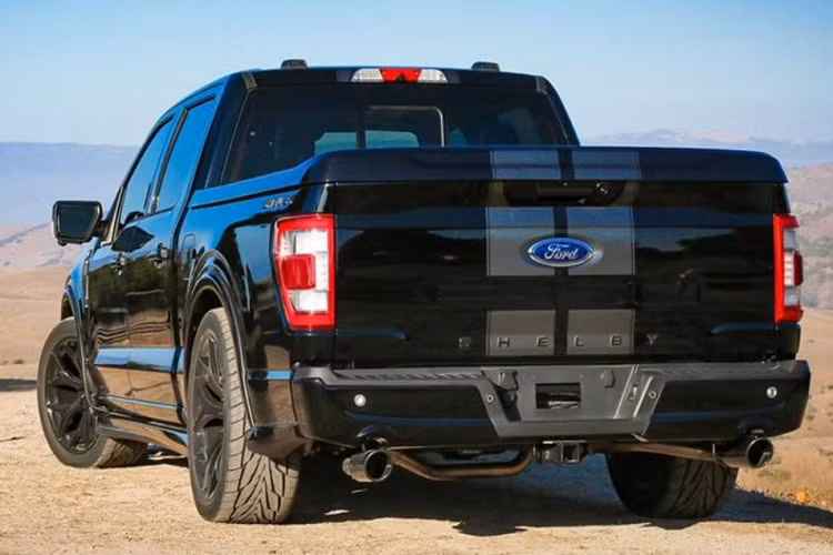 Nhưng nếu khách hàng chọn giữ lại động cơ V8 400 mã lực nguyên bản thì giá bán của 2 bản sẽ giảm còn 90.790 USD và 105.708 USD (tương đương khoảng 2,06 và 2,4 tỷ đồng)