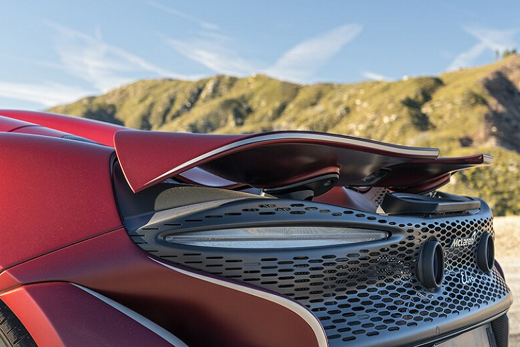 Trái tim này sẽ mang đến công suất tối đa 804 mã lực và mô-men xoắn cực đại 800 Nm cho xe McLaren Elva, toàn bộ nội công của xe sẽ được truyền đến cầu sau thông qua hộp số 7 cấp ly hợp kép, nhờ đó siêu phẩm được mệnh danh là 4 không của McLaren có thể tăng tốc từ vị trí xuất phát lên 100 km/h trong thời gian chưa đầy 3 giây.