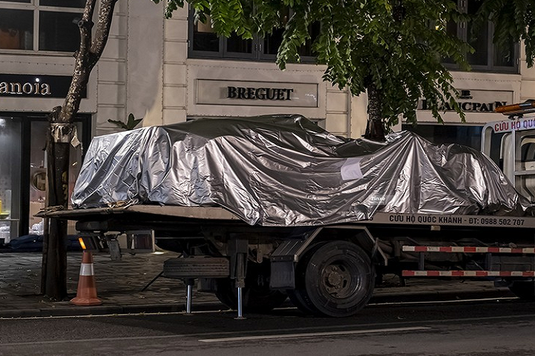 Đơn vị mang chiếc xe McLaren Elva về Việt Nam chắc chắn sẽ không phải là 1 công ty nhập khẩu tư nhân nhập xe cho khách, thay vào đó, khả năng cao là để trưng bày nhằm khai trương hoặc quảng bá cho thương hiệu xe McLaren tại Việt Nam.