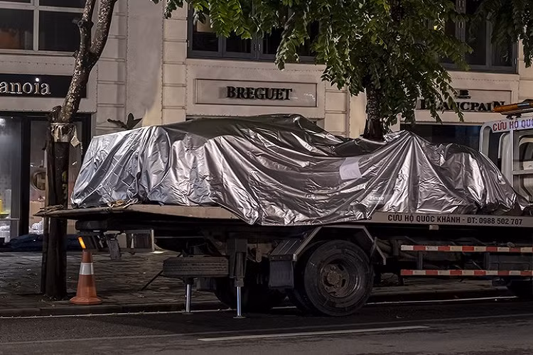 Đơn vị mang chiếc xe McLaren Elva về Việt Nam chắc chắn sẽ không phải là 1 công ty nhập khẩu tư nhân nhập xe cho khách, thay vào đó, khả năng cao là để trưng bày nhằm khai trương hoặc quảng bá cho thương hiệu xe McLaren tại Việt Nam.