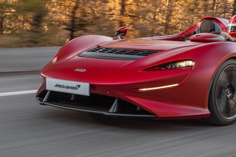 Một thông tin quan trọng khác đang được giới mê xe đồn đoán, nhiều khả năng chiếc xe McLaren Elva sẽ có buổi chụp hình ở Hà Nội trước khi được mang vào Sài thành để phục vụ các công tác truyền thông và đại lý McLaren sẽ được mở ở trong Nam. Tuy nhiên, thông tin này chưa được kiểm chứng nhưng nhìn số lượng xe McLaren đang có mặt tại Việt Nam cũng đủ thấy, các đại gia Sài thành là những người tiên phong mang về nước để sưu tập cũng như trải nghiệm.