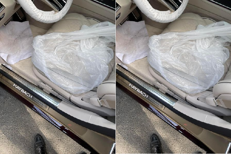 Bảng điều khiển xe xuất hiện nhiều chi tiết trang trí ốp gỗ designo open-pore walnut, bộ bàn đạp Maybach độc quyền và đặc biệt là mùi hương đặc trưng trên những chiếc sedan siêu sang Maybach.