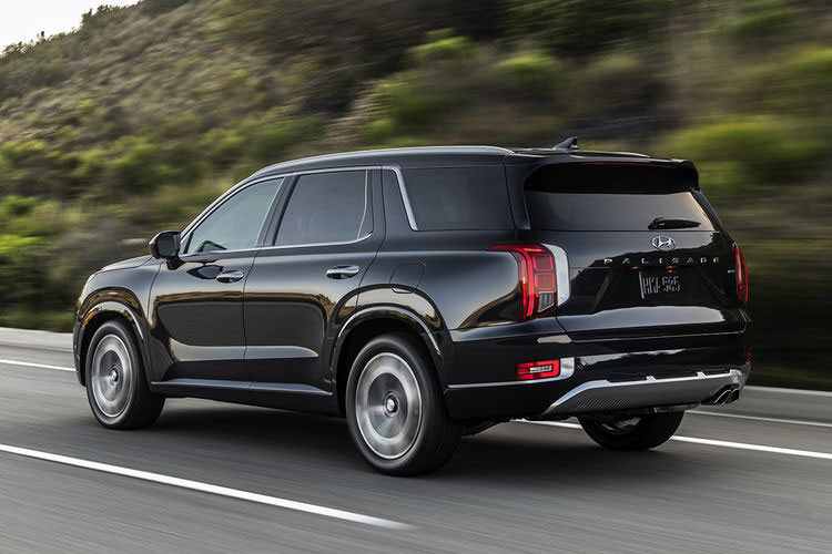 Dưới nắp ca-pô, Palisade nâng cấp dự kiến sẽ tiếp tục giữ nguyên các lựa chọn động cơ như phiên bản hiện hành. Tại Mỹ, Hyundai Palisade được trang bị động cơ 3.8L hút khí tự nhiên V6 sản sinh công suất tối đa 291 mã lực, kết hợp với hệ dẫn động cầu trước hoặc hệ dẫn động 4 bánh và hộp số tự động 8 cấp. 