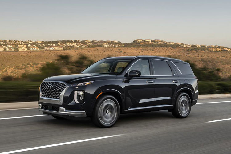 Ngoài ra, dự kiến Hyundai cũng sẽ cung cấp cho Palisade một phiên bản hybrid thân thiện với môi trường. Tại thị trường Hàn Quốc, Hyundai Palisade facelift được cho là sẽ ra mắt vào tháng 3/2022. Sau đó, xe sẽ cập bến thị trường Mỹ vào cuối năm 2022 hoặc đầu năm 2023.