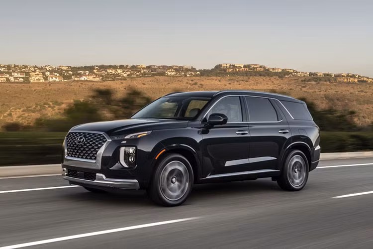 Ngoài ra, dự kiến Hyundai cũng sẽ cung cấp cho Palisade một phiên bản hybrid thân thiện với môi trường. Tại thị trường Hàn Quốc, Hyundai Palisade facelift được cho là sẽ ra mắt vào tháng 3/2022. Sau đó, xe sẽ cập bến thị trường Mỹ vào cuối năm 2022 hoặc đầu năm 2023.