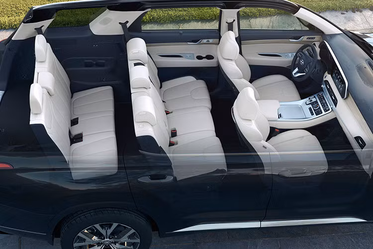 Ngoài ra, cũng có tin đồn cho rằng Palisade mới sẽ chia sẻ cần số “quả cầu pha lê” tuyệt đẹp của Genesis GV60. Mẫu xe SUV cỡ lớn này sẽ sở hữu 3 hàng ghế với 8 chỗ ngồi.