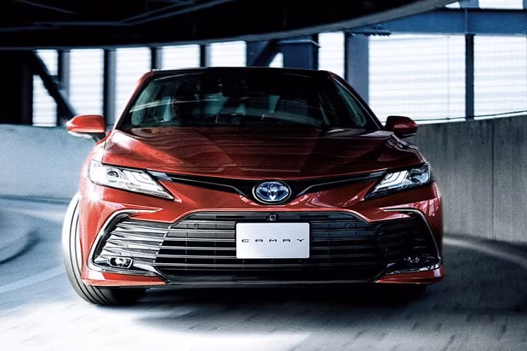 Hiện tại các gói nâng cấp ngoại hình này chỉ dành cho thị trường Nhật Bản, tương đương với bản Toyota Camry TRD đang bán tại Mỹ. Ở thế hệ thứ 8, Toyota Camry TRD có lò xo cứng hơn, giảm xóc của TRD. Những cải tiến này giúp xe thể thao và xử lý tốt hơn.