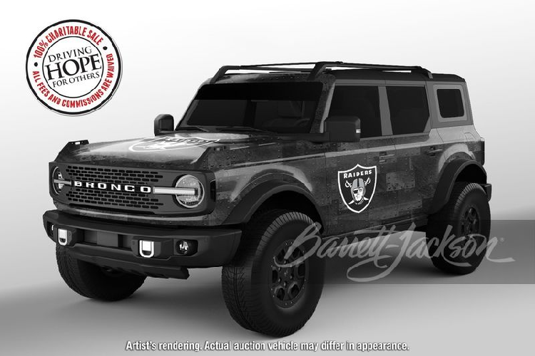 Sức mạnh của Ford Bronco đến từ động cơ EcoBoost V6 2.7L sản sinh công suất 330 mã lực và mô-men xoắn cực đại 563 Nm khi xe dùng xăng cao cấp. Đi kèm là hộp số tự động 10 cấp và hệ dẫn động 4 bánh tiêu chuẩn.