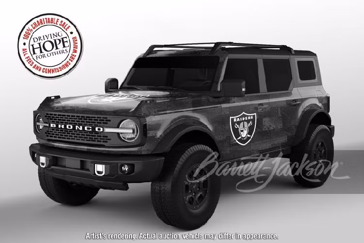 Sức mạnh của Ford Bronco đến từ động cơ EcoBoost V6 2.7L sản sinh công suất 330 mã lực và mô-men xoắn cực đại 563 Nm khi xe dùng xăng cao cấp. Đi kèm là hộp số tự động 10 cấp và hệ dẫn động 4 bánh tiêu chuẩn.